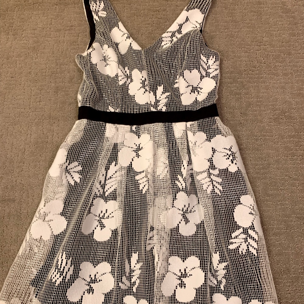 V-neck knit mini dress